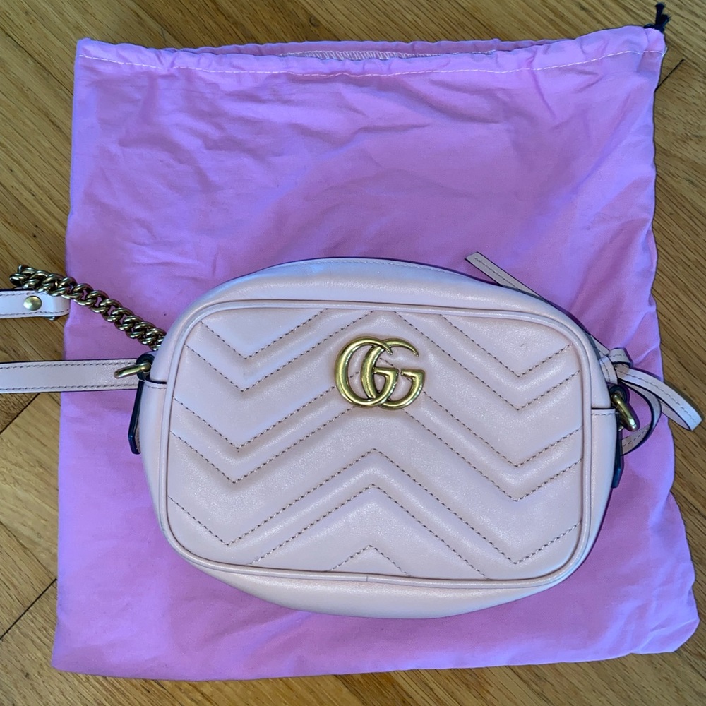 Gucci- GG Marmont small shoulder bag